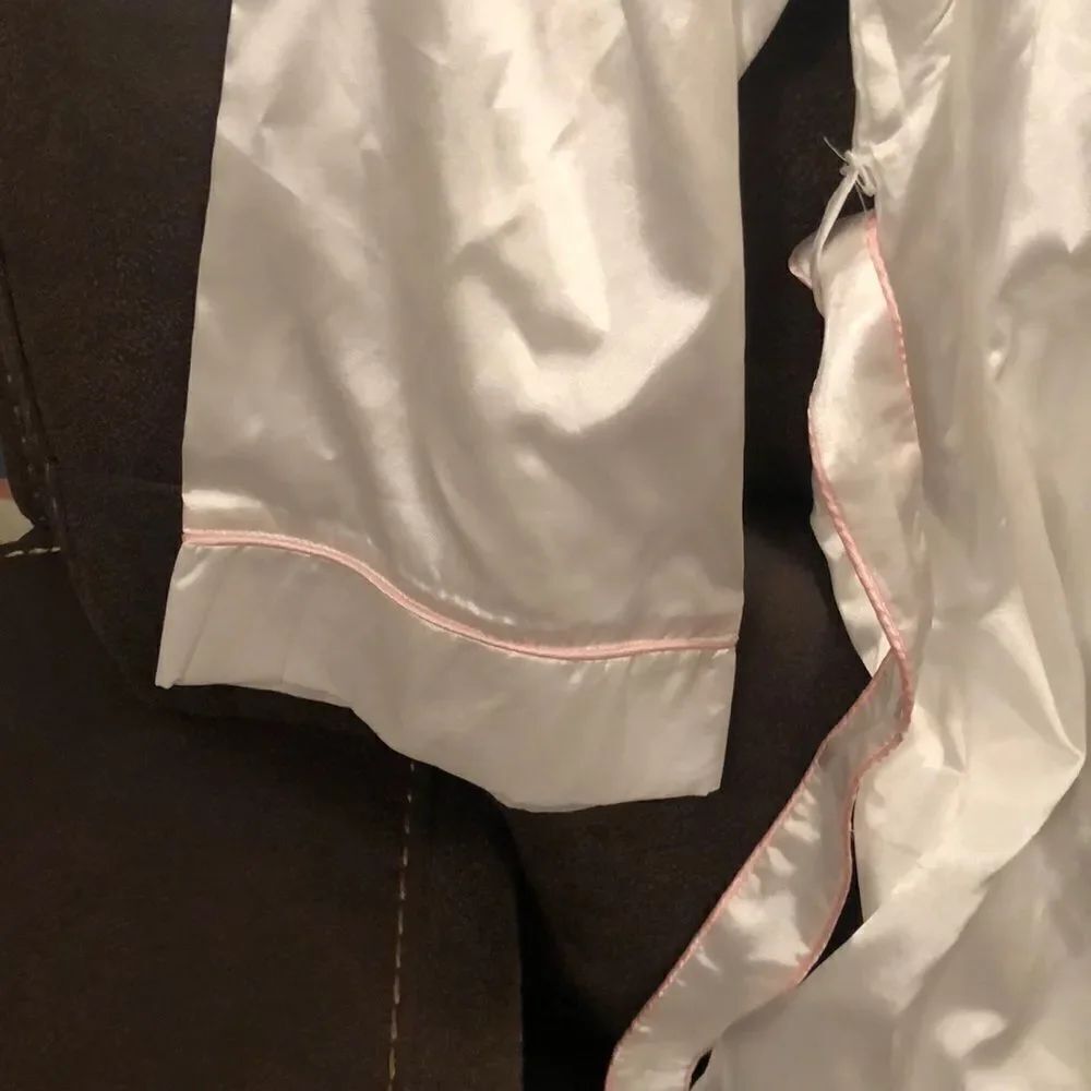New Weekend Edition “Bride” Silky Robe size Large - Picture 4 of 8